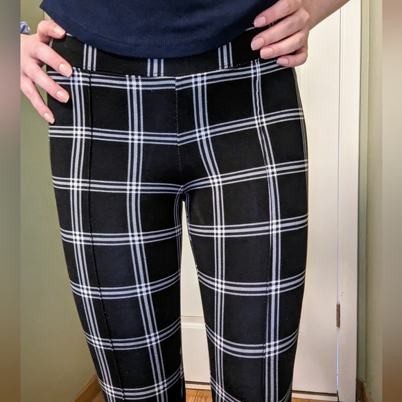 Old Navy Extra High-Waisted Stevie Plaid Black & White Skinny Ankle Pants - Picture 8 of 8